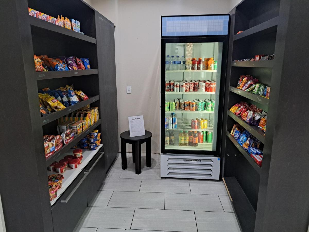 Holiday Inn Express Kenedy By Ihg Екстер'єр фото