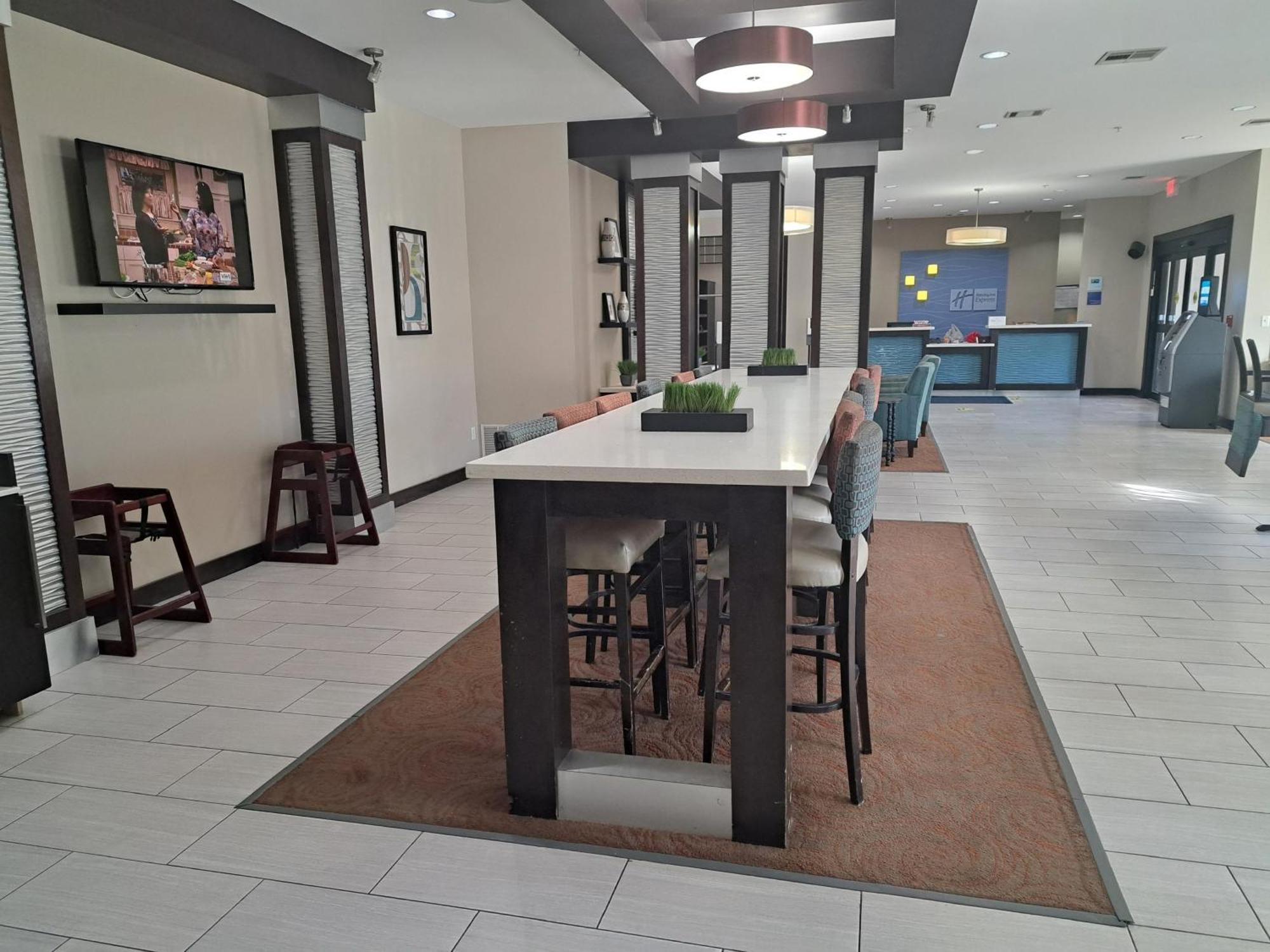 Holiday Inn Express Kenedy By Ihg Екстер'єр фото