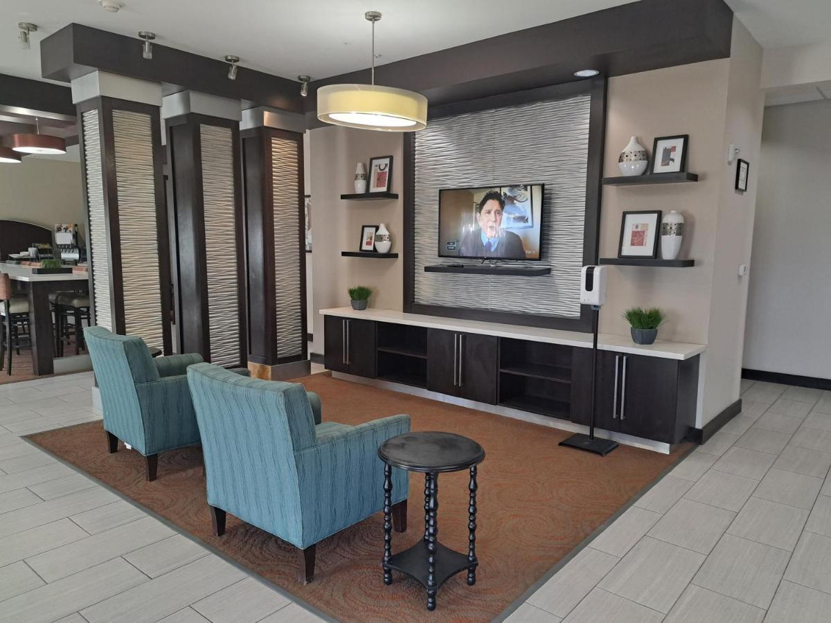 Holiday Inn Express Kenedy By Ihg Екстер'єр фото