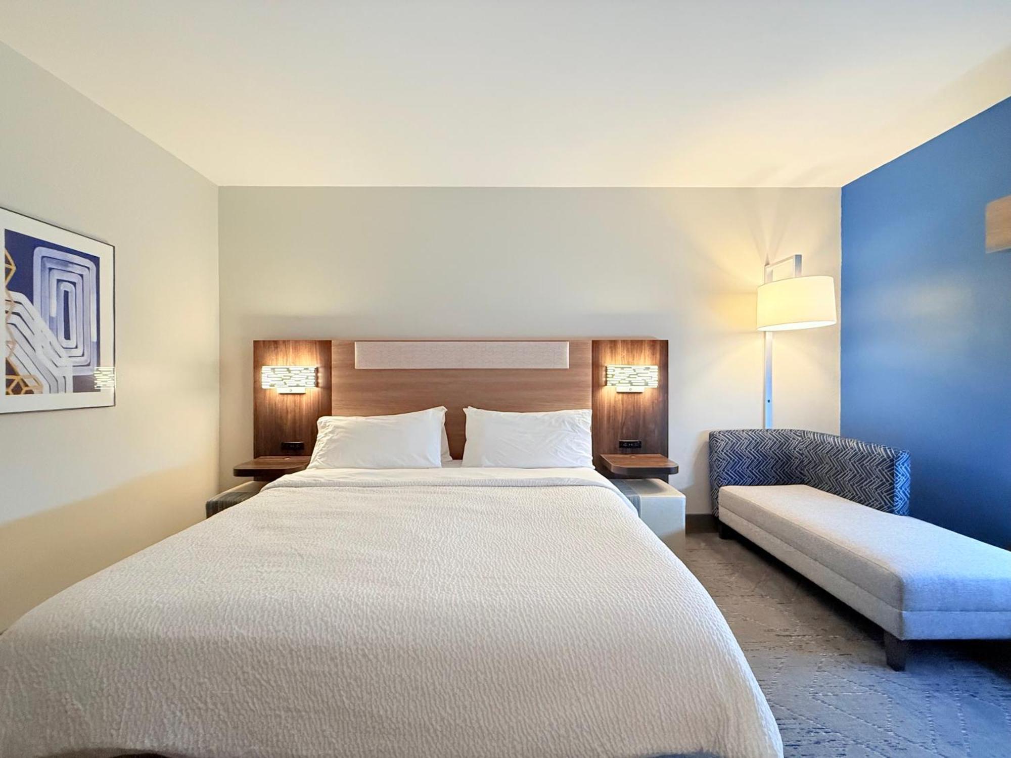 Holiday Inn Express Kenedy By Ihg Екстер'єр фото