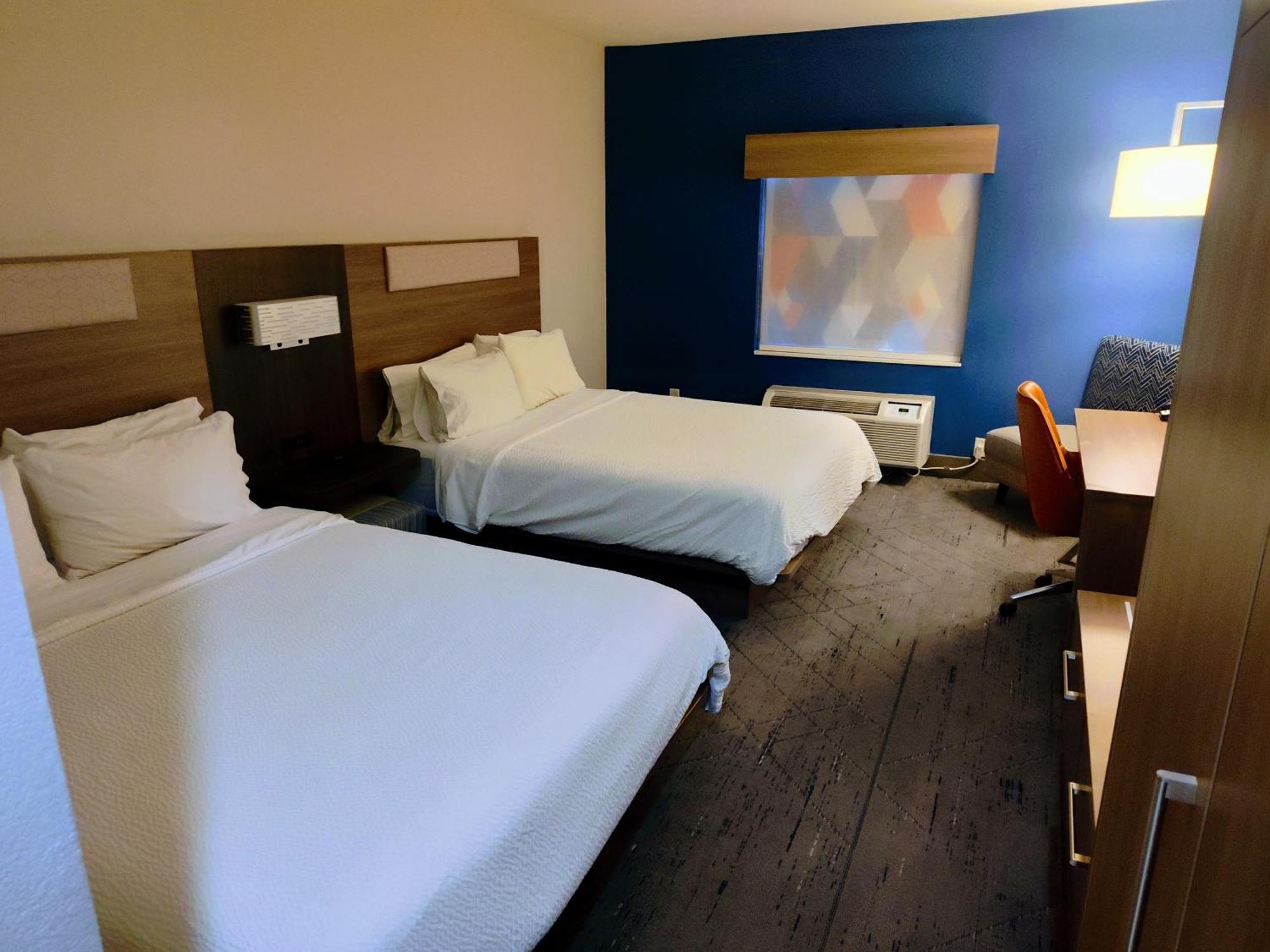 Holiday Inn Express Kenedy By Ihg Екстер'єр фото