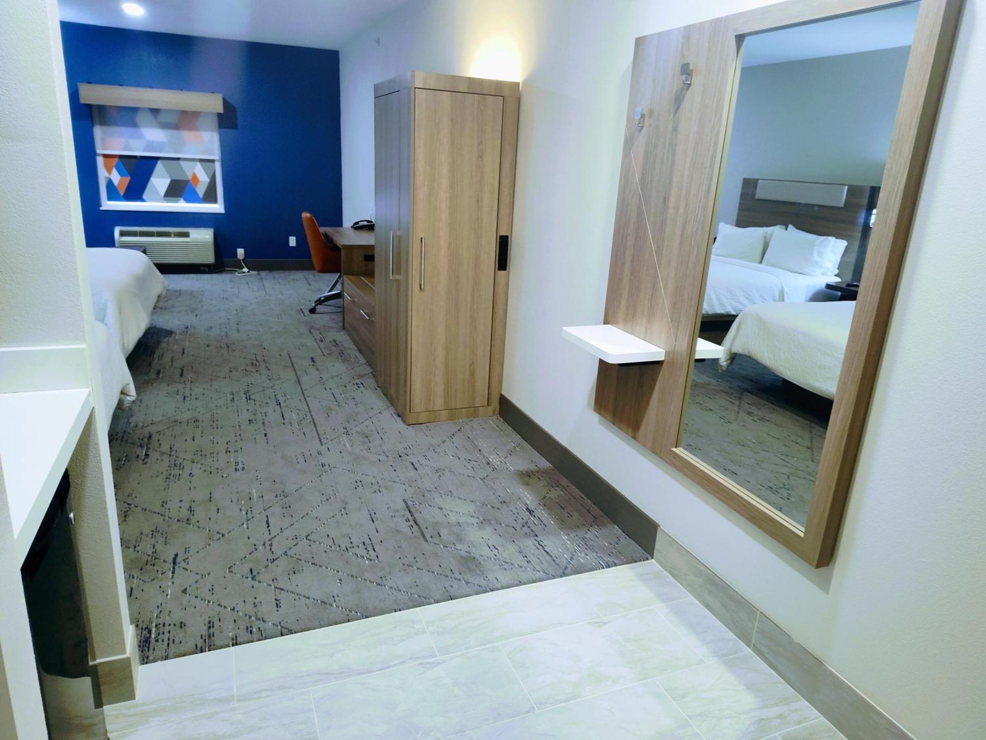 Holiday Inn Express Kenedy By Ihg Екстер'єр фото