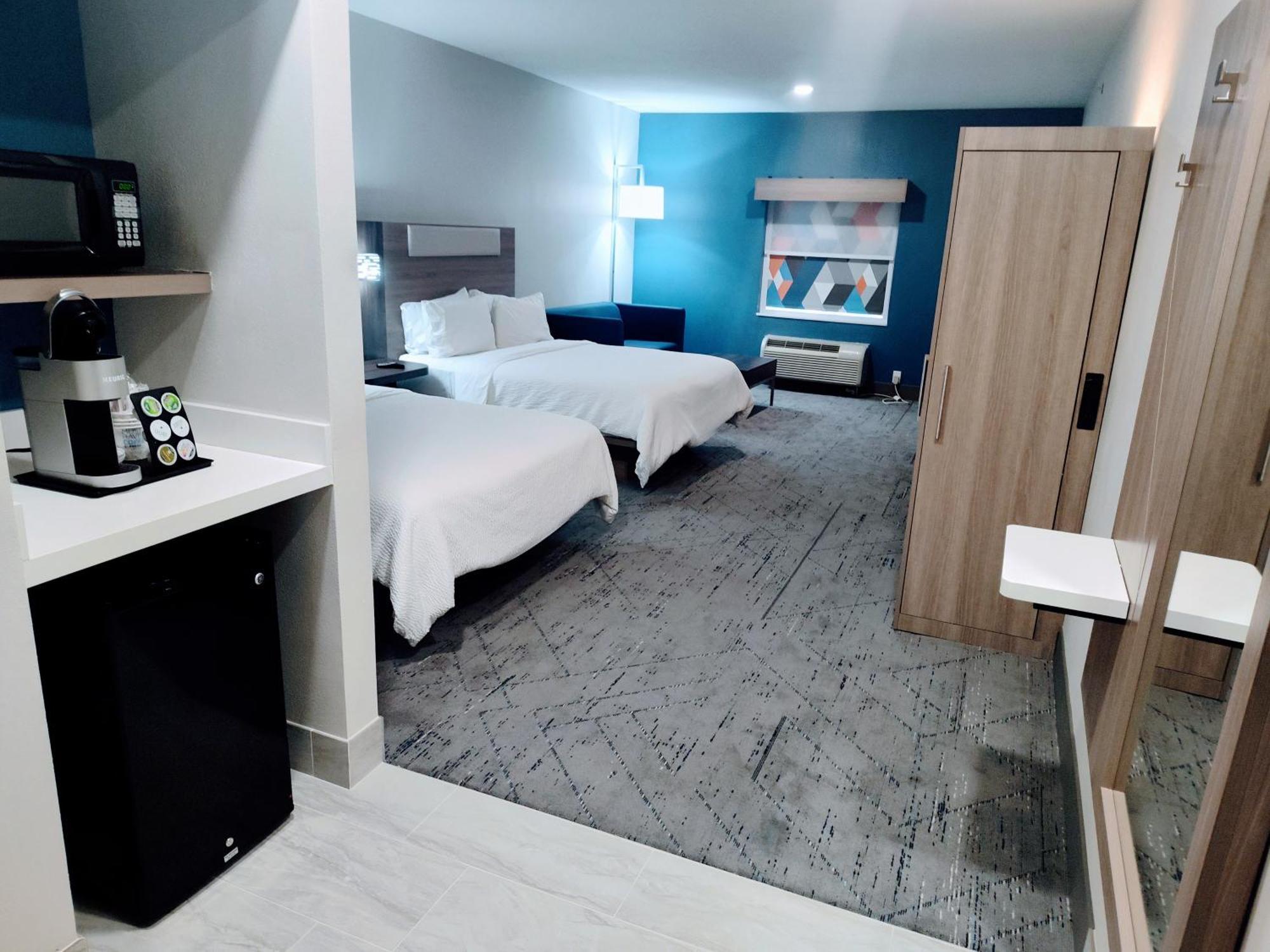 Holiday Inn Express Kenedy By Ihg Екстер'єр фото